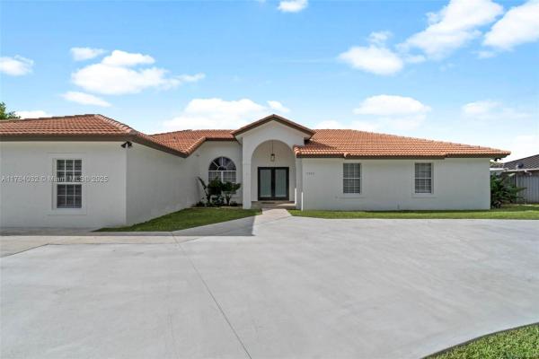 15862 SW 286th St, Unincorporated Dade County, Florida 33033, image 1