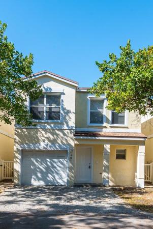 Palm Village, 961 SW 15th St, Deerfield Beach, Florida 33441, image 1