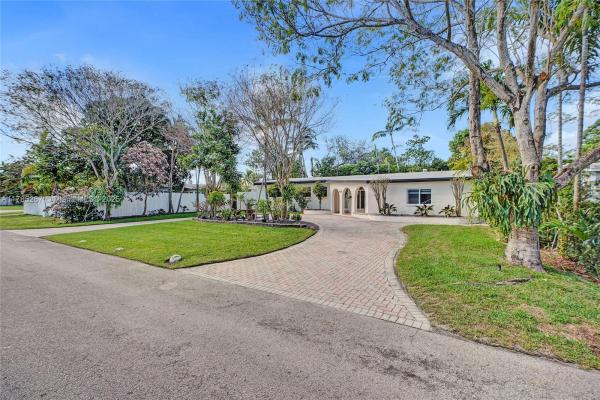 Malvina Park, 20220 NE 15th Ave, Ives Estates, Florida 33179, image 2