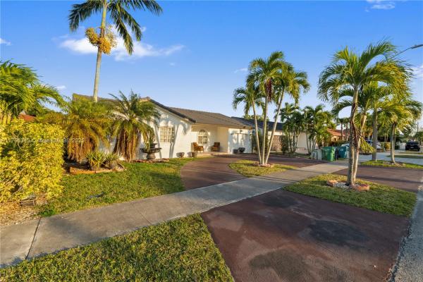 17803 SW 152nd Pl, Unincorporated Dade County, Florida 33187, image 1