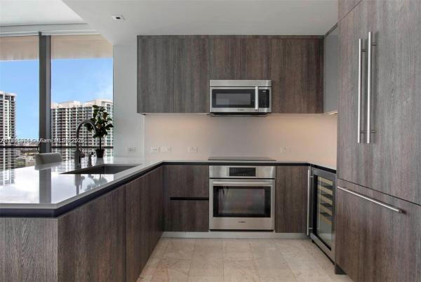 Reach Brickell City Centre, 68 SE 6th St #2412, Miami, Florida 33131, image 3