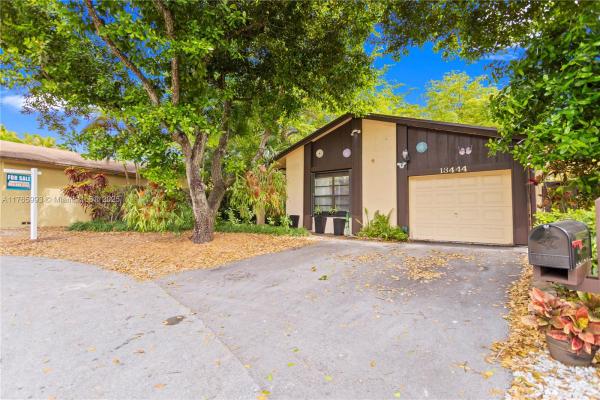 13444 SW 108th St Cir N, Unincorporated Dade County, Florida 33186, image 1
