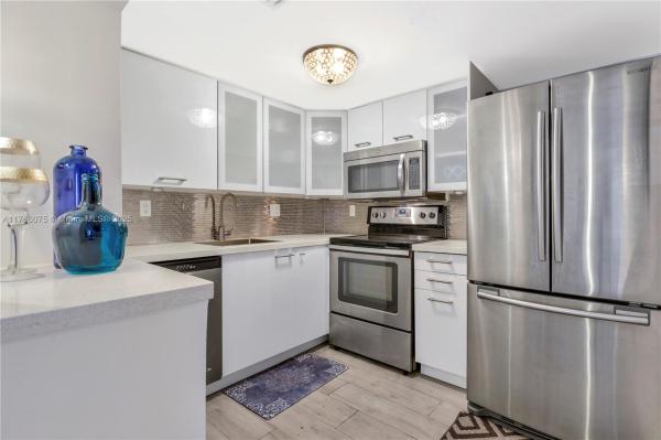 Lake Beach Club, 2600 Collins Ave #204, Miami Beach, Florida 33140, image 1