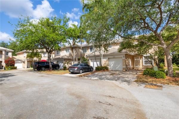 The Landings At Pembroke Isles, 17155 NW 23rd St, Pembroke Pines, Florida 33028, image 2