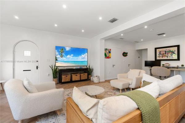 Isle Of Normandy Trouville, 1656 Biarritz Dr, Miami Beach, Florida 33141, image 1