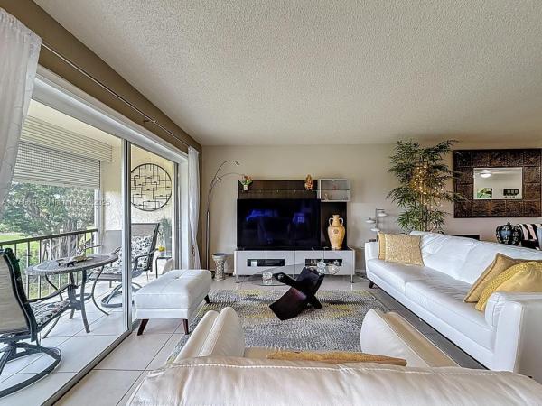Hollybrook Golf & Tennis Club, 9411 N Hollybrook Lake Dr #304, Pembroke Pines, Florida 33025, image 1