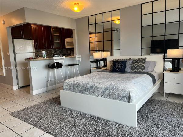Malky, 365 NE 125th St #305, North Miami, Florida 33161, image 1