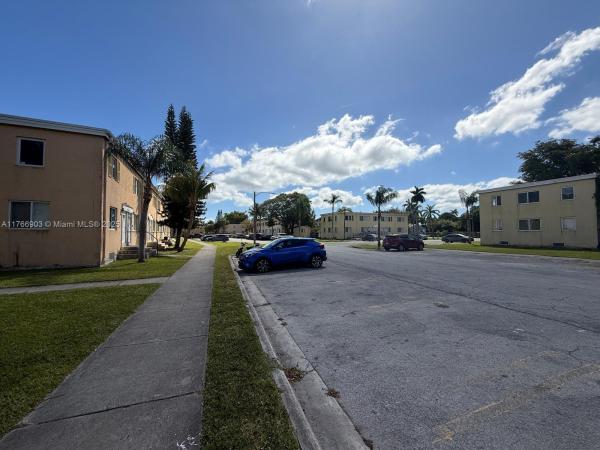 417 NW 84th St #417, Unincorporated Dade County, Florida 33150, image 1