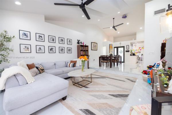 Villas Of Deerwood, 14806 SW 124th Pl, Three Lakes, Florida 33186, image 3