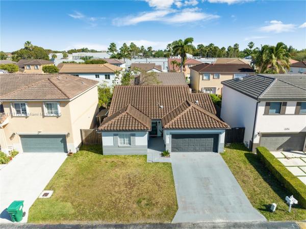 Weitzer At Lago Mar, 15763 SW 74th Ln, Kendale Lakes, Florida 33193, image 2
