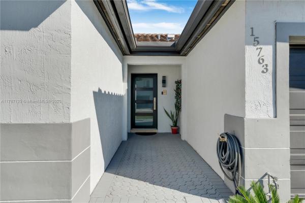 Weitzer At Lago Mar, 15763 SW 74th Ln, Kendale Lakes, Florida 33193, image 3