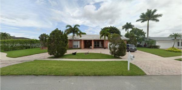 Bonaventure Lakes, 16733 Golfview Dr, Weston, Florida 33326, image 1