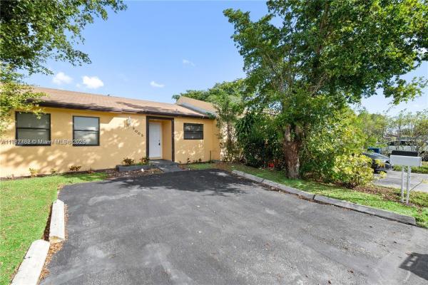 Leslie Estates, 3005 NW 204th Ter, Miami Gardens, Florida 33056, image 1