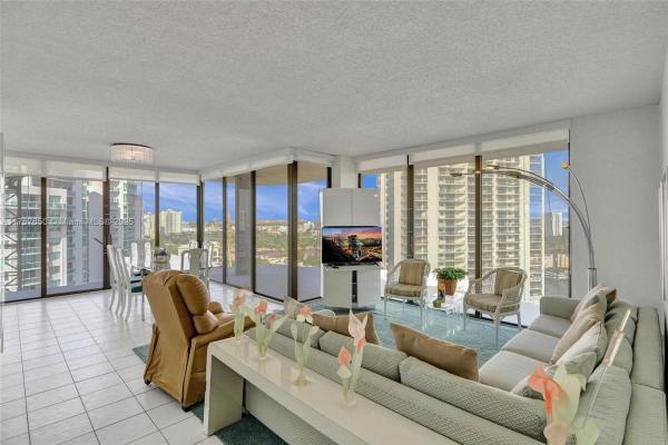 Turnberry Towers, 19355 Turnberry Way #19D, Aventura, Florida 33180, image 1