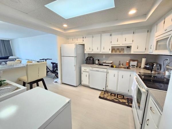 Del Prado, 18031 Biscayne Blvd #603, Aventura, Florida 33160, image 1