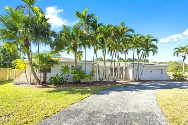 8920 SW 142nd St, Palmetto Bay, Florida 33176, image 1