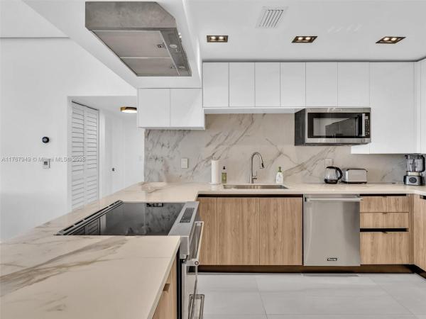 Coronado Towers, 20301 W Country Club Dr #PH29, Aventura, Florida 33180, image 1