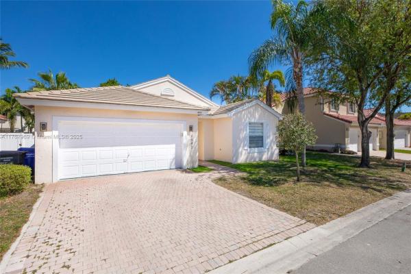 Banyan Oakridge, 4942 SW 32nd Way, Hollywood, Florida 33312, image 1