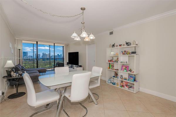 Coronado Tower 2, 20301 W Country Club Dr #2524, Aventura, Florida 33180, image 3