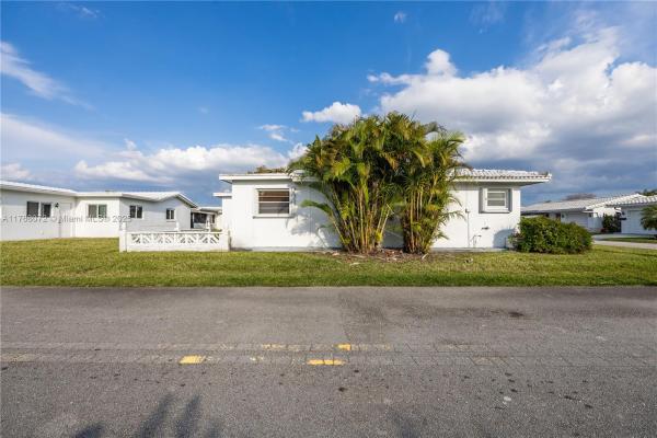 Sunset Isle 13, 8211 NW 59th Ct, Tamarac, Florida 33321, image 2