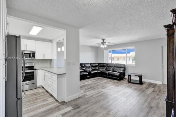 Village Green 2, 700 Village Green Ct #319, Palm Springs, Florida 33461, image 1