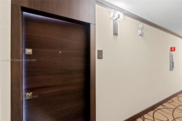 Waterview 1, 20505 E Country Club Dr #434, Aventura, Florida 33180, image 1