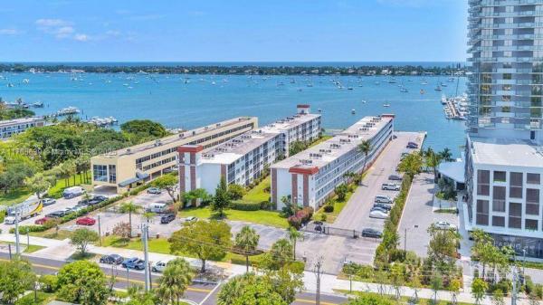 Regency Surf & Racquet Club, 4500 N Flagler Dr #D14, West Palm Beach, Florida 33407, image 1