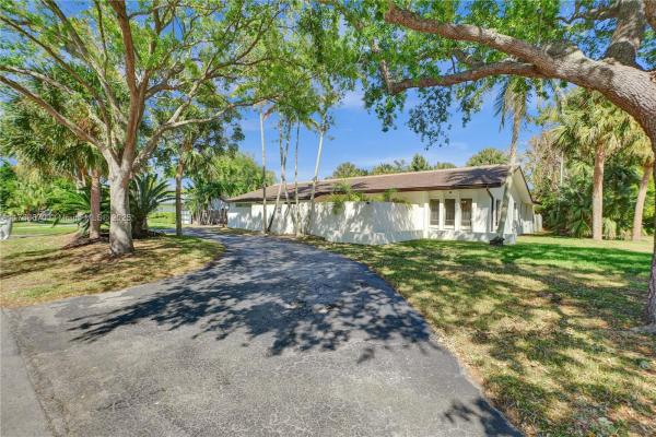 13935 SW 102nd Ct, Kendall, Florida 33176, image 2