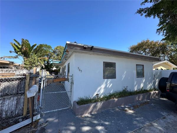 565 NE 32nd St, Oakland Park, Florida 33334, image 1