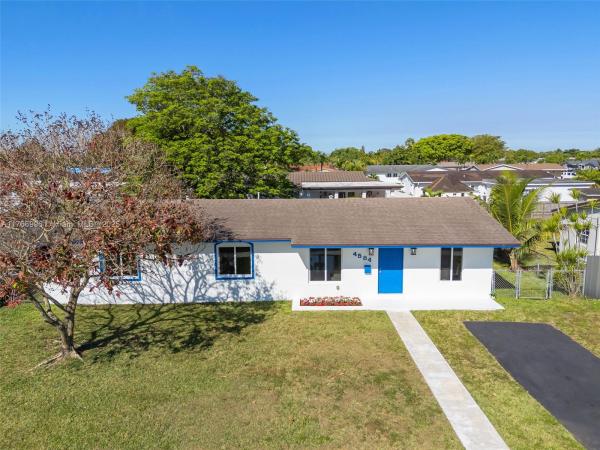 Royale Green, 4584 SW 127th Pl, Kendale Lakes, Florida 33175, image 3