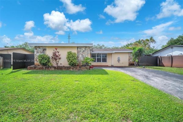 Westview, 700 NW 88th Ter, Pembroke Pines, Florida 33024, image 1
