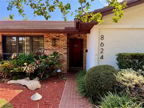 Windemere Woode, 8624 SW 75th St, Glenvar Heights, Florida 33143, image 1