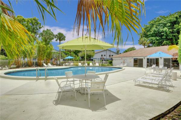 The Lakes Of Oakland Forest, 2761 S Oakland Forest Dr #201, Oakland Park, Florida 33309, image 1