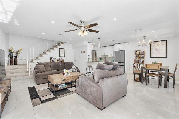 Townhouse Isles, 8 Hathaway Ln, Wilton Manors, Florida 33305, image 1