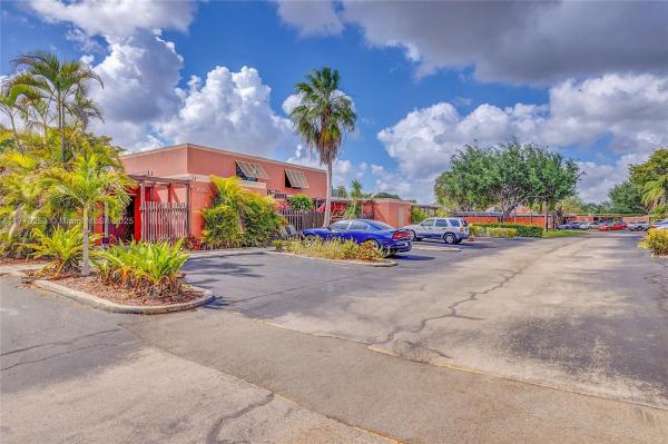 Villas East, 1510 Hammock Ln #1510, Pembroke Pines, Florida 33026, image 1