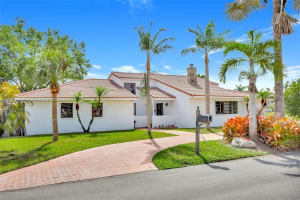 Engel Manor, 14501 SW 94th Ave, Kendall, Florida 33176, image 2