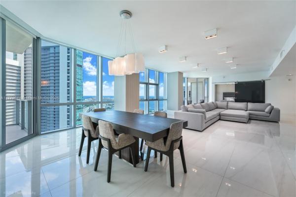 Paramount Miami Worldcenter, 851 NE 1st Ave #3805, Miami, Florida 33132, image 1