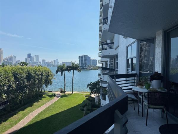 Mystic Pointe Tower 500, 3530 Mystic Pointe Dr #512, Aventura, Florida 33180, image 1