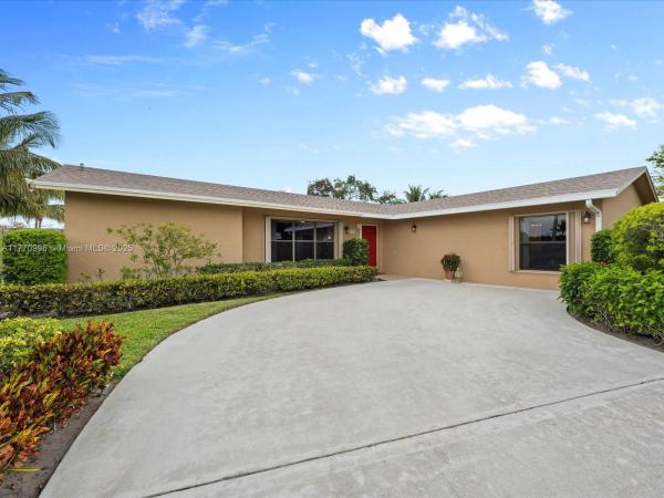 Chapel Court, 102 Chapel Ln, Tequesta, Florida 33469, image 1