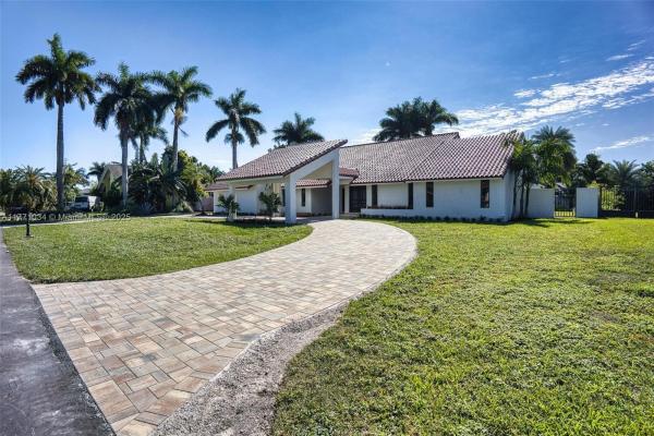 Hialeah Gardens No HOA, 10440 NW 133rd St, Hialeah Gardens, Florida 33018, image 1