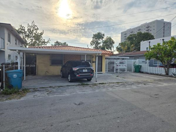 Riverside Farms, 791 NW 22nd Pl, Miami, Florida 33125, image 2