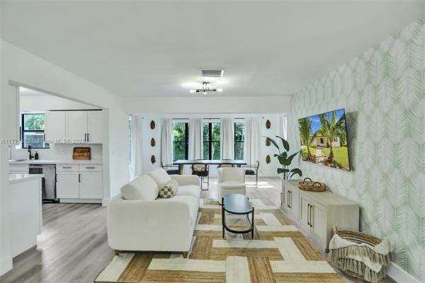 2515 NE 207th St, Unincorporated Dade County, Florida 33180, image 1
