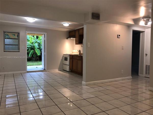 Roselawn Heights, 725 SW 8th Ave #B, Hallandale Beach, Florida 33009, image 1