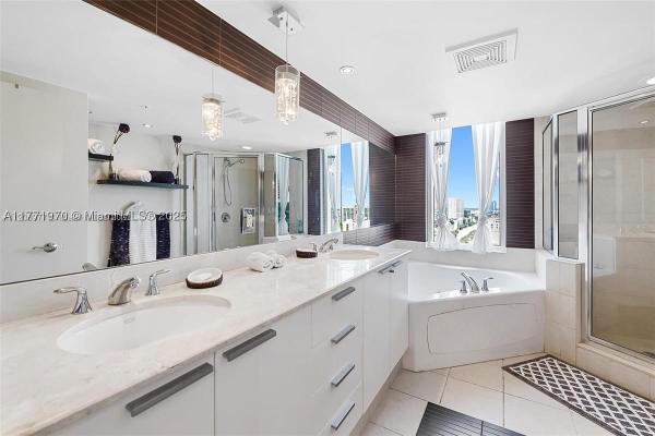 La Perla, 16699 Collins Ave #1607, Sunny Isles Beach, Florida 33160, image 2
