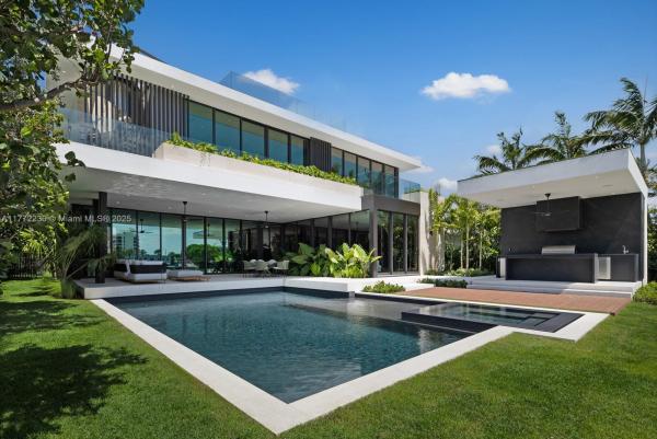 Beach View, 5515 Pine Tree Dr, Miami Beach, Florida 33140, image 2
