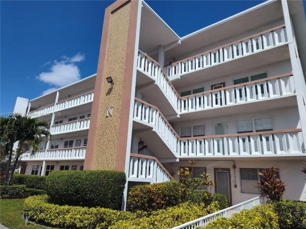 Lyndhurst, 1069 Lyndhurst N, Deerfield Beach, Florida 33442, image 1