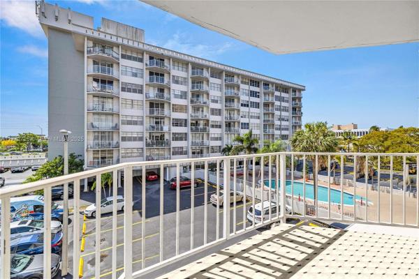 Gateway House North, 16740 NE 9th Ave #302, North Miami Beach, Florida 33162, image 3