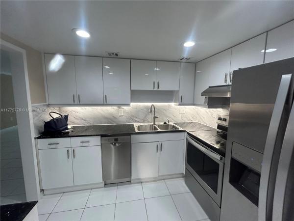 Arlen Beach, 5701 Collins Ave #812, Miami Beach, Florida 33140, image 1