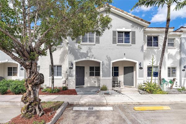 1517 SE 31st Ct, Unincorporated Dade County, Florida 33035, image 1