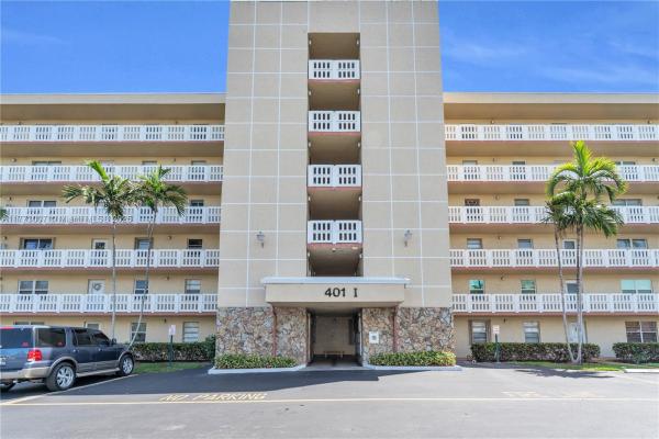 Meadowbrook Lakes View, 401 SE 3rd St #602, Dania Beach, Florida 33004, image 1